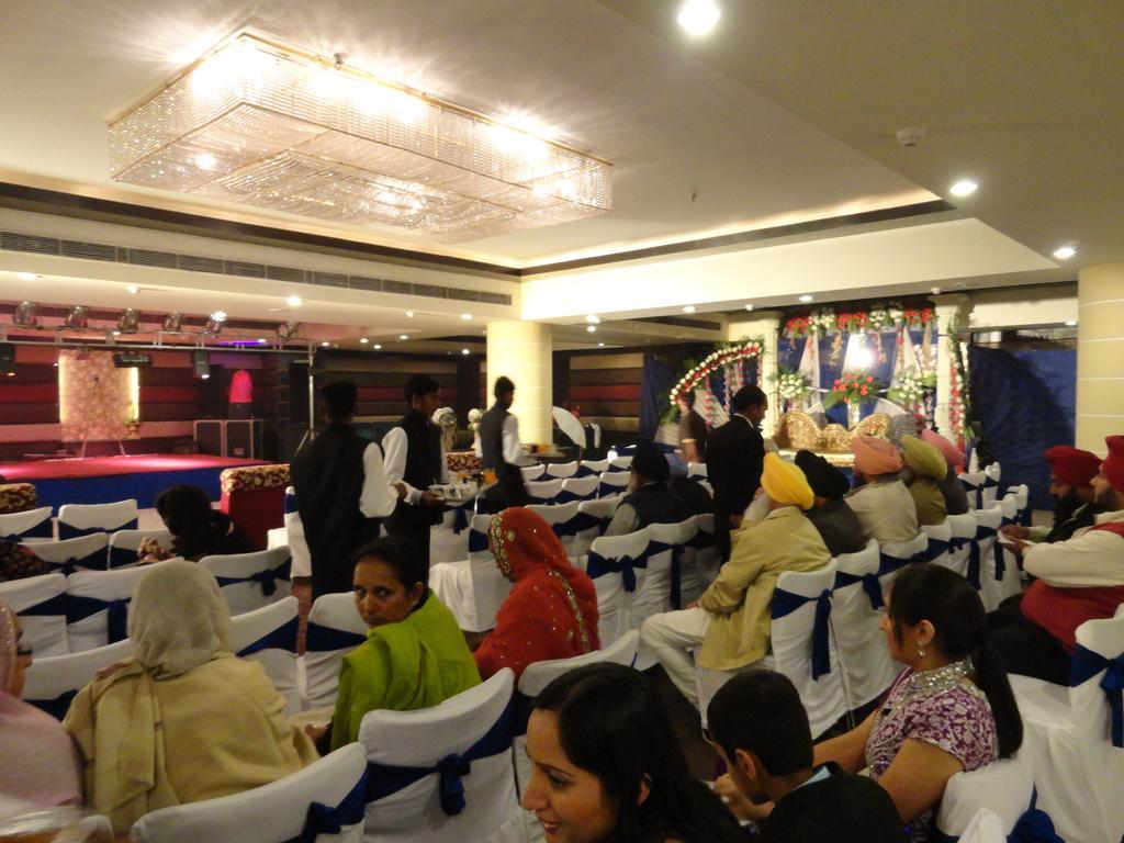 Hotel Gulmor Ludhiana Exterior foto