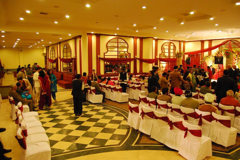 Hotel Gulmor Ludhiana Exterior foto