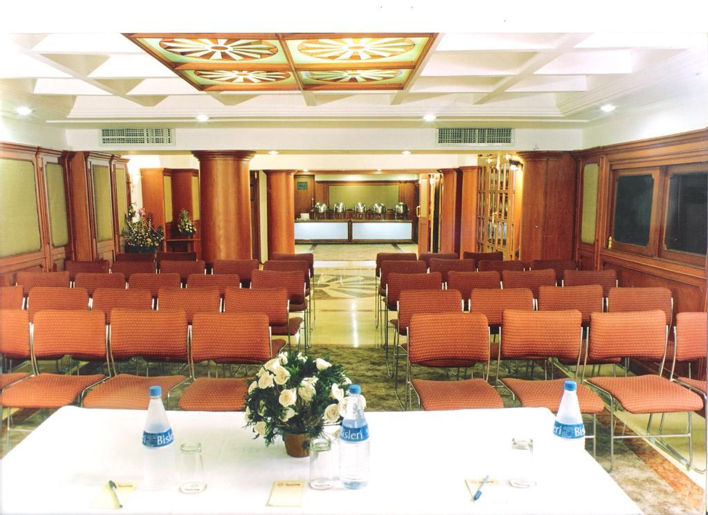 Hotel Gulmor Ludhiana Exterior foto