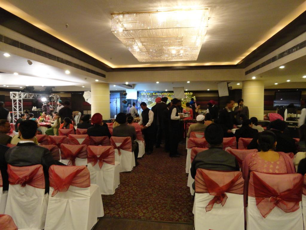 Hotel Gulmor Ludhiana Exterior foto