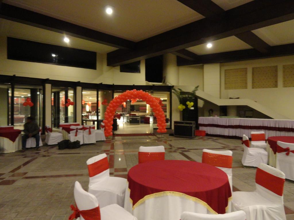 Hotel Gulmor Ludhiana Exterior foto