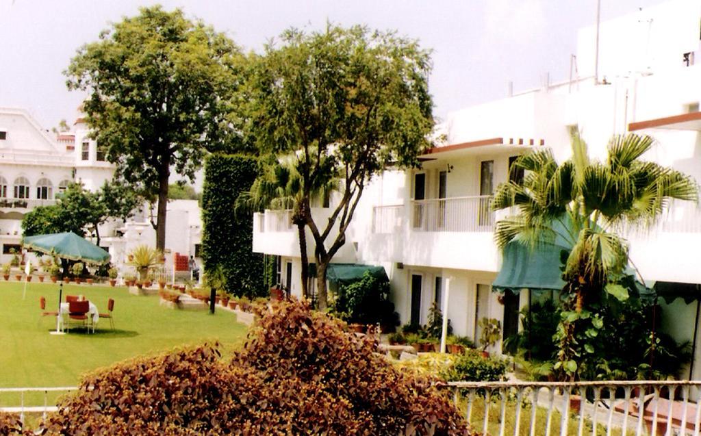 Hotel Gulmor Ludhiana Exterior foto